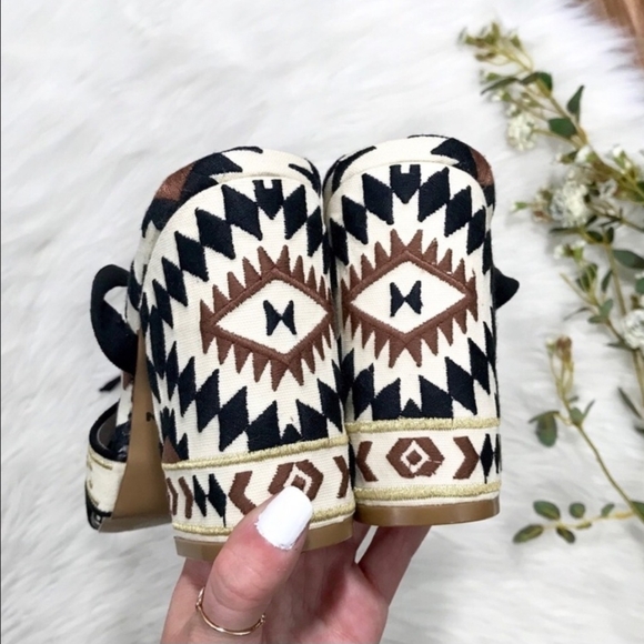 Z London Lace up Heeled Sandals Size 7 Tribal Aztec Block Heels - Picture 6 of 16